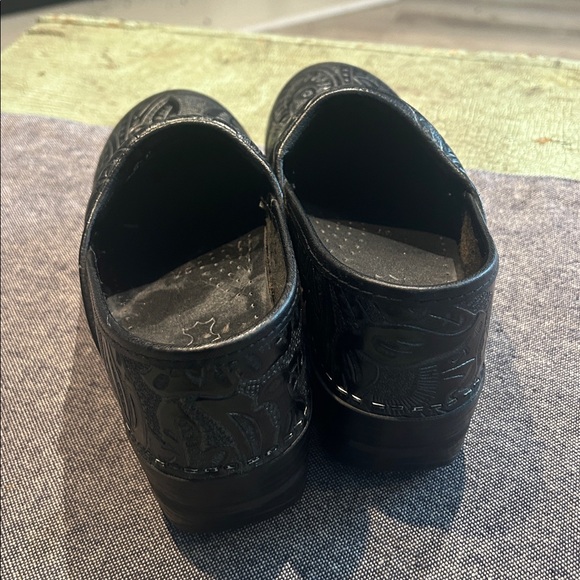 Dansko Black Embossed Leather Clogs Size 37 US 6.5–7 Comfort Work Shoes - Picture 4 of 6